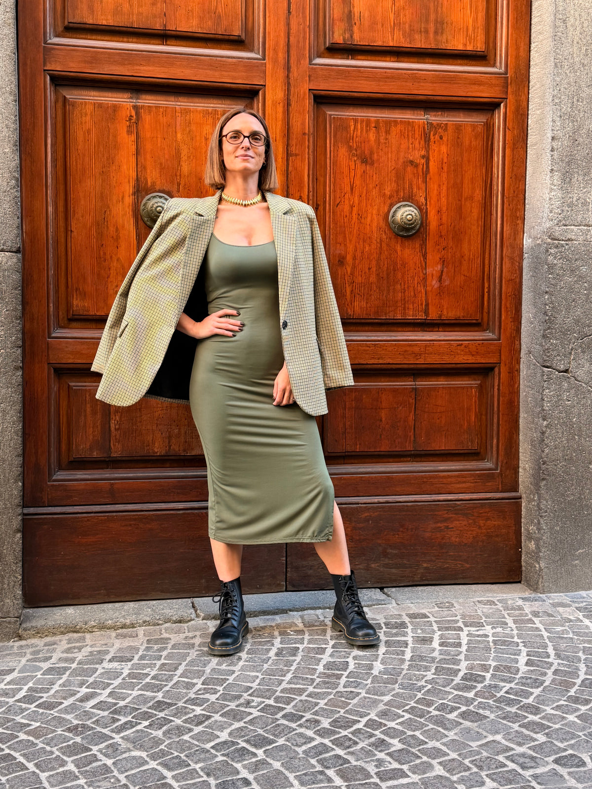 Blazer donna check sartoriale beige e verde Indossato