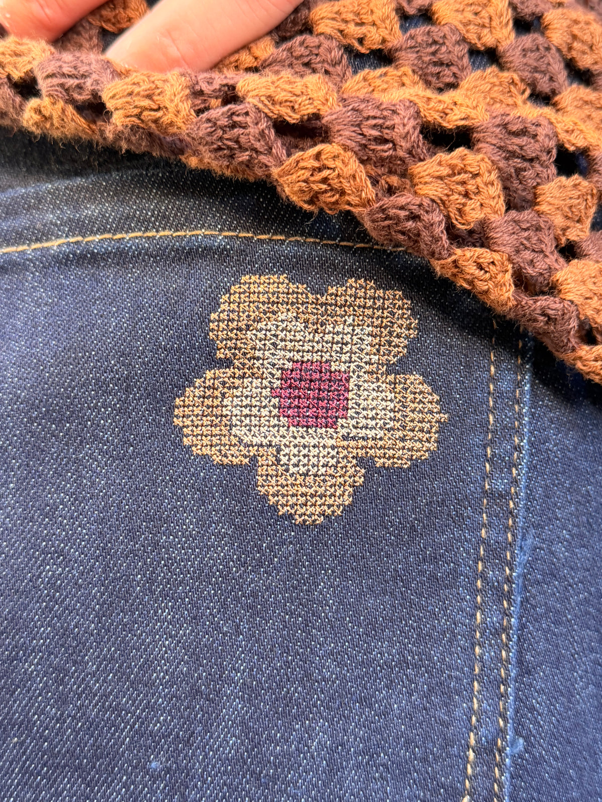 Particolare Jeans Donna Flare Blu Scuro con Dettaglio Crochet