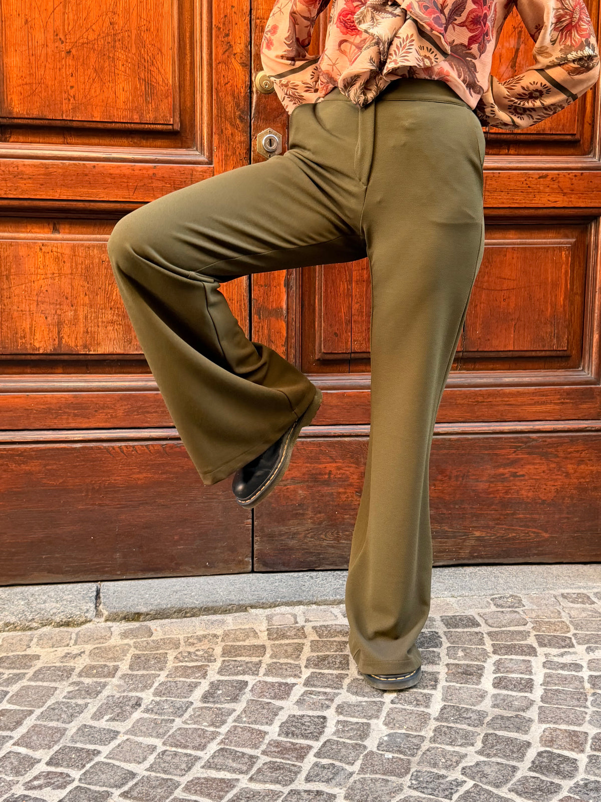 Pantalone donna verde oliva a gamba ampia