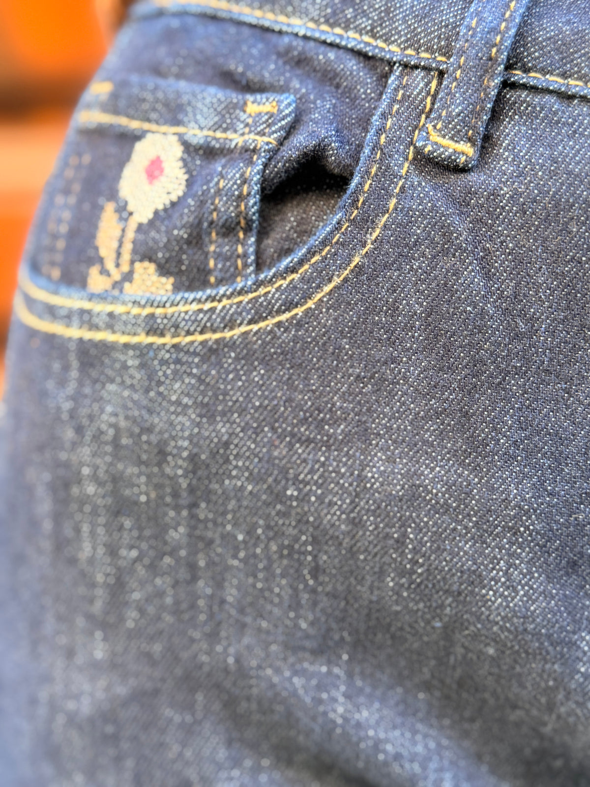 Particolare tasca Jeans Donna Flare Blu Scuro con Dettaglio Crochet