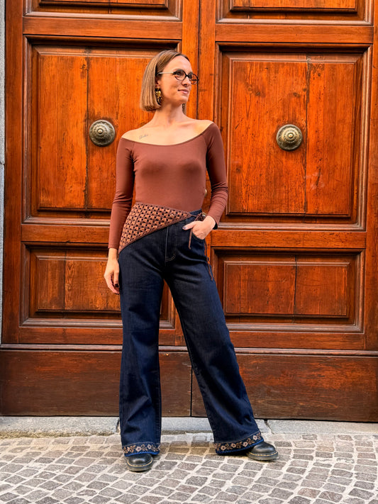 Outfit con Jeans Donna Flare Blu Scuro con Dettaglio Crochet 