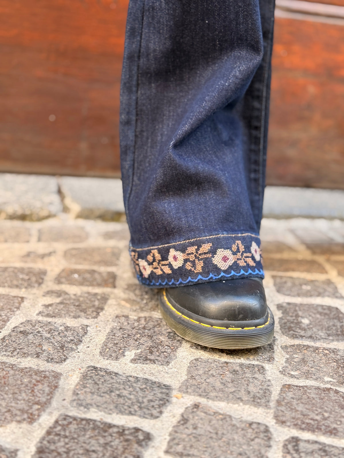 Particolare Jeans Donna Flare Blu Scuro con Dettaglio Crochet 