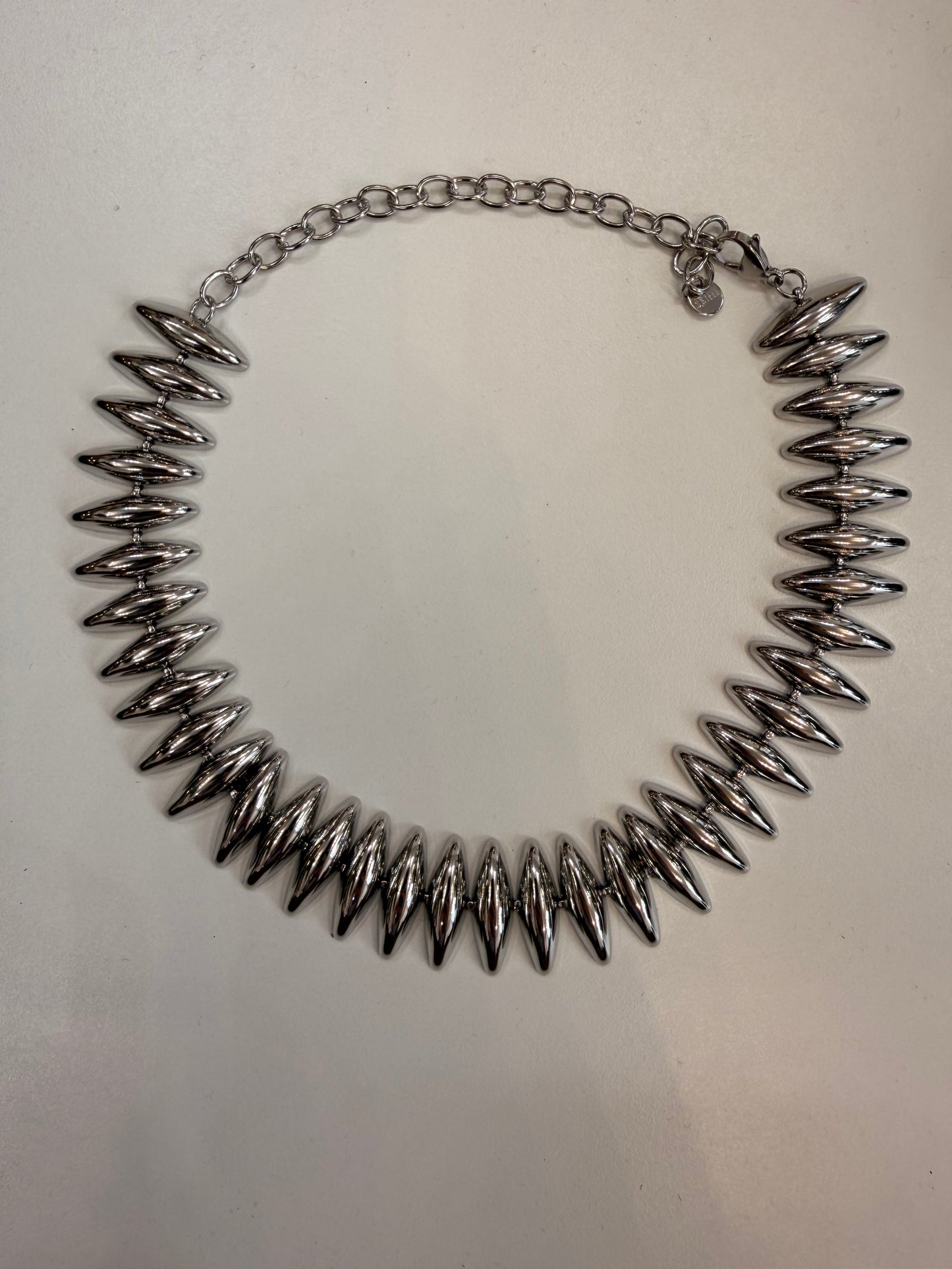 Collana donna  con dettagli metallici